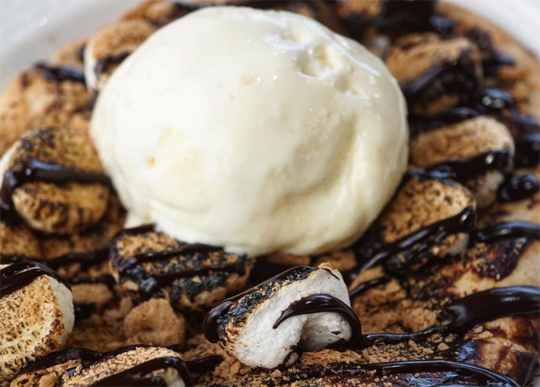 S'mores Flatbread pizza from Flatterie