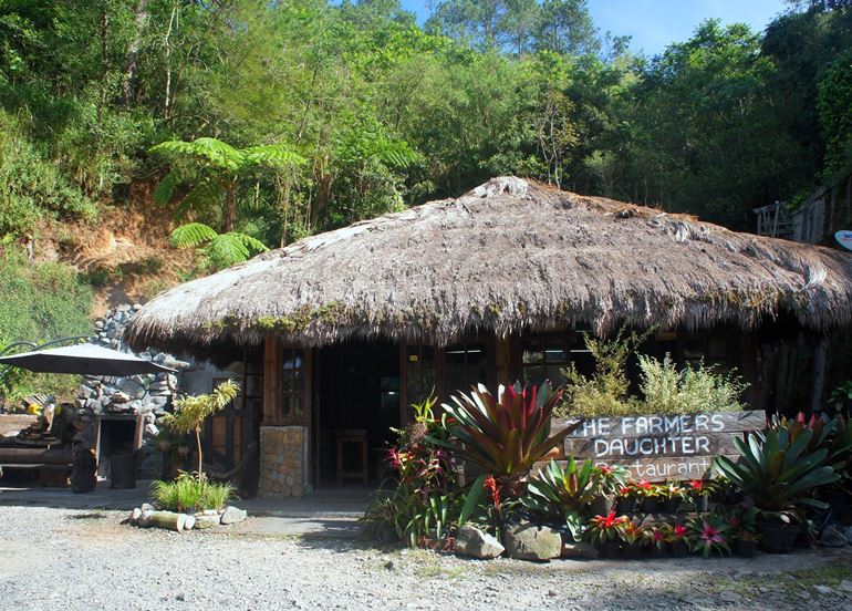 farmers-daughter-restaurant-exteriors