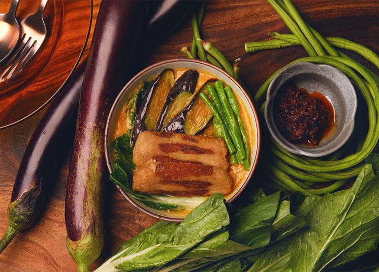 Cosmic Vegan Kare-Kare with Bagnet