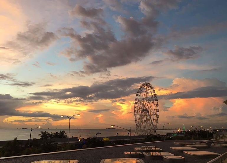 uma-uma-ferris-wheel and sunset