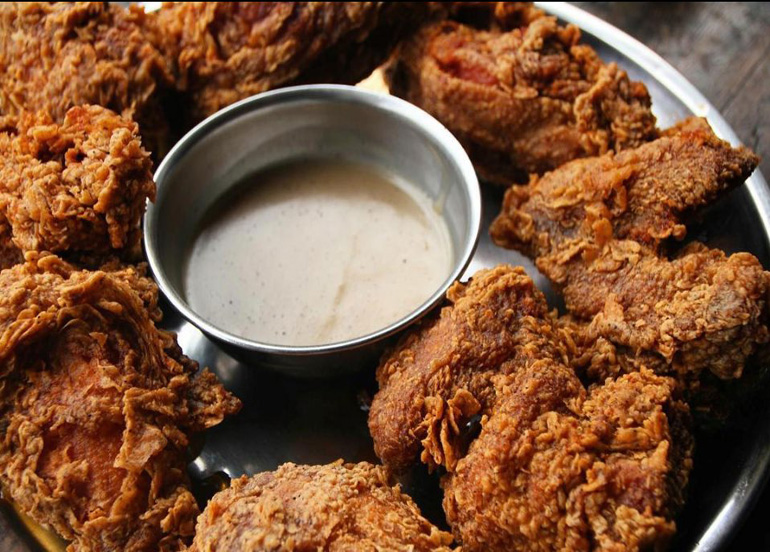 Senor Pollo Fried Chicken platter with gravy in the center