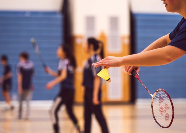 badminton-serve