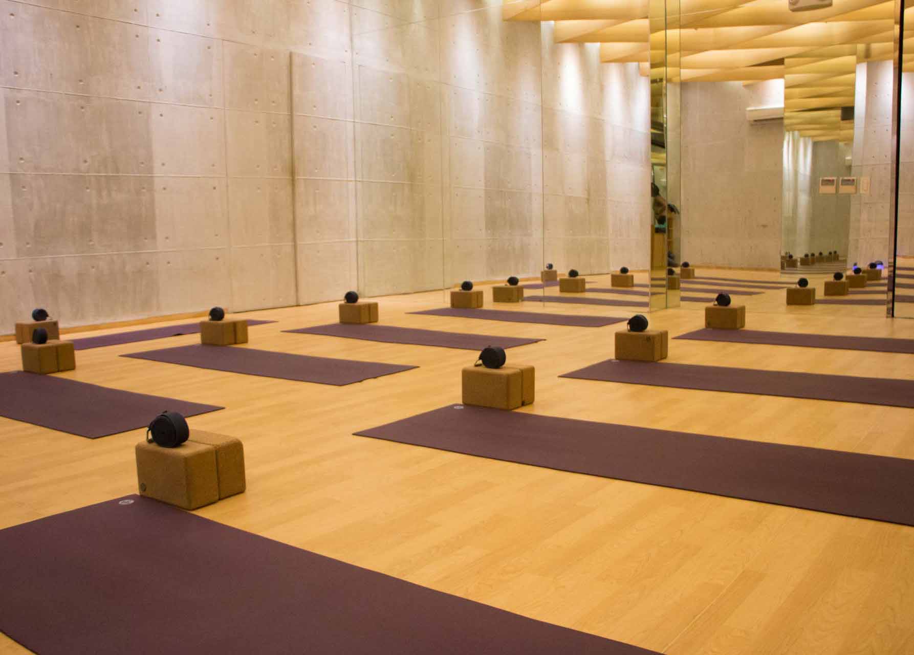 yoga-studio-with-mats-and-blocks