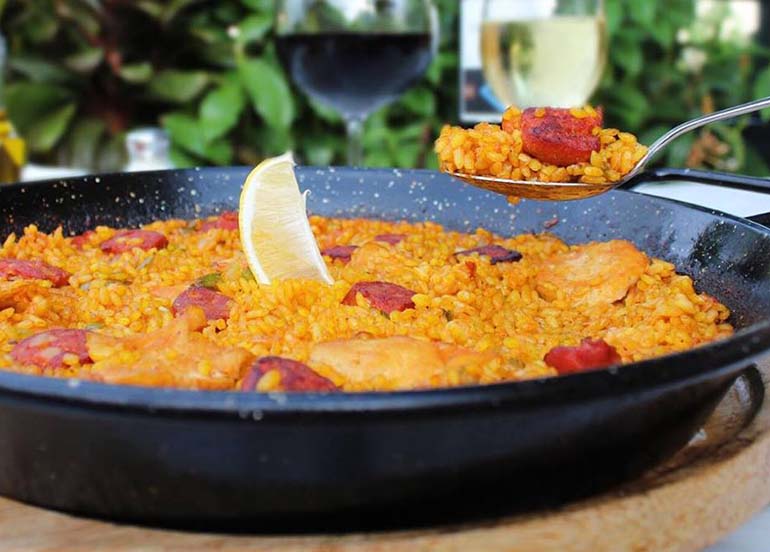 Paella de Chorizo y Pollo from Barcino