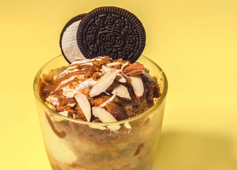 Peanut Butter Cookies and Cream Sundae 