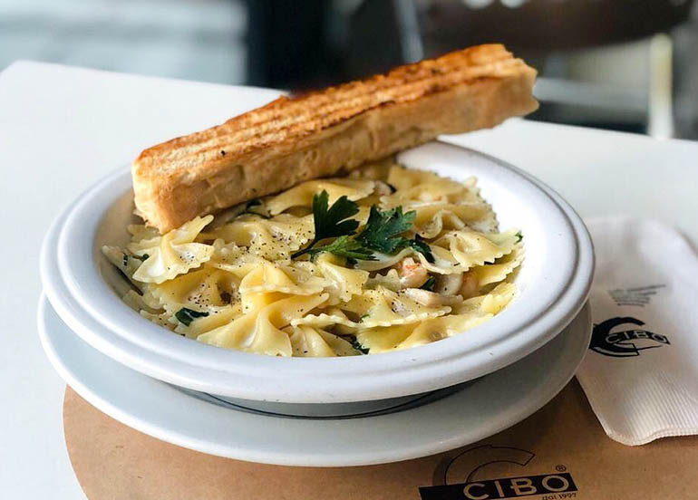 Cibo Pasta and Garlic Bread