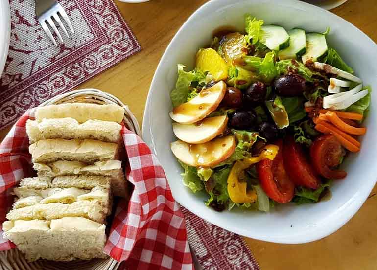 Salad-and-Bread-from-Buon-Giorno-Tagaytay