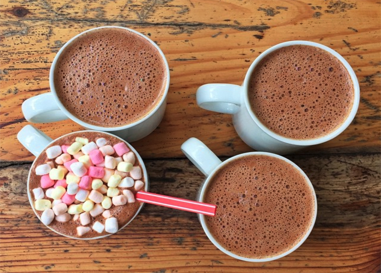 Choco-Late de Batirol topped with mini marshmallows