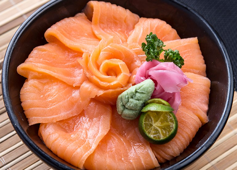 omameshi salmon sashimi