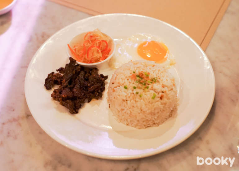 la luna cafe taguig tapsilog