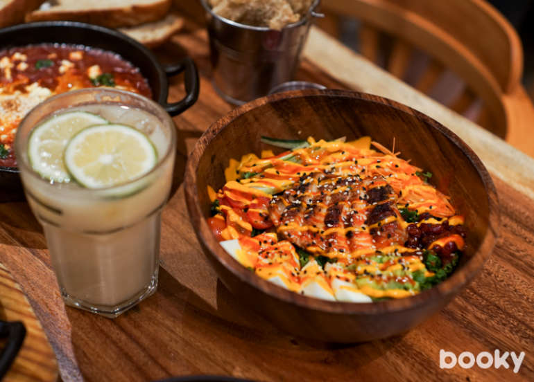 The Fat Seed Cafe + Roastery grilled chicken quinoa bowl