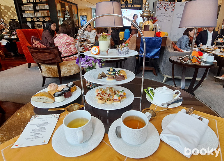 singapore airlines cafe at the writer's bar raffles afternoon tea