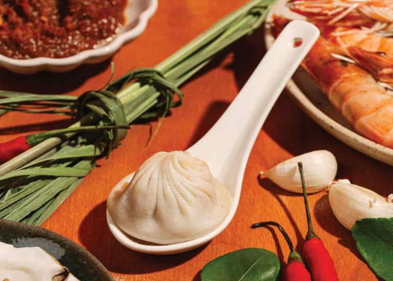 din tai fung flavors of asia xiao long bao scallop and prawn laksa 