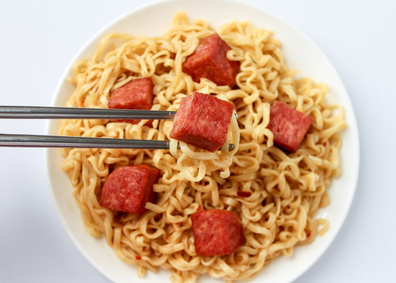 pancit canton with spam
