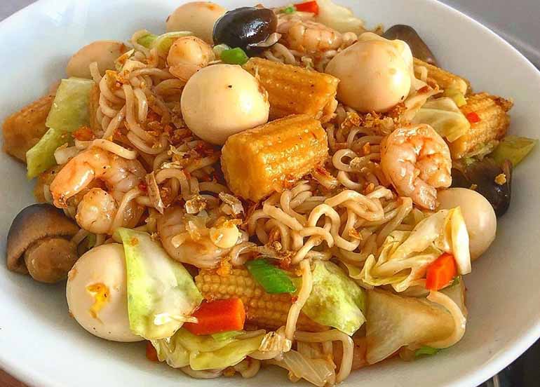 Pancit Canton with Vegetables