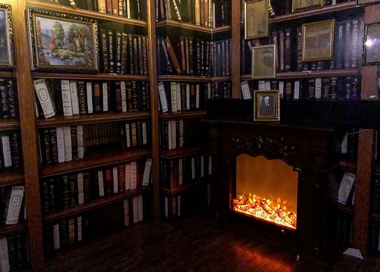 library-themed-escape-room