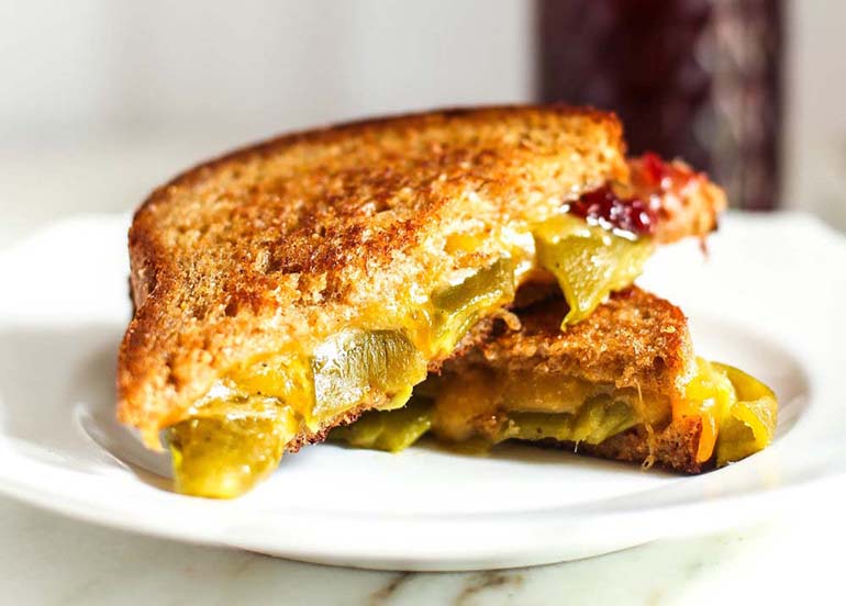 grilled-cheese-with-chiles-and-jam