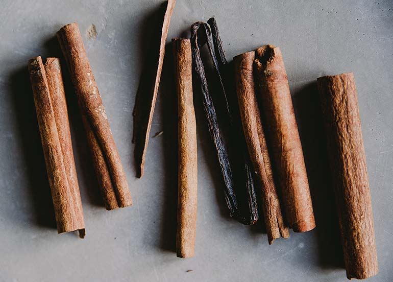 cinnamon-sticks-with-vanilla-bean