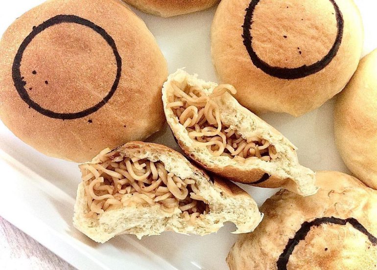 This Pancit Canton-Filled Pandesal Recipe Is Life-changing!