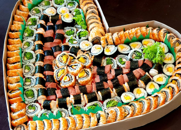 maki-sushi-factory-express-heart-sushi-platter