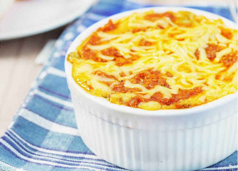 chicken spinach lasagna, mom & tina's bakery