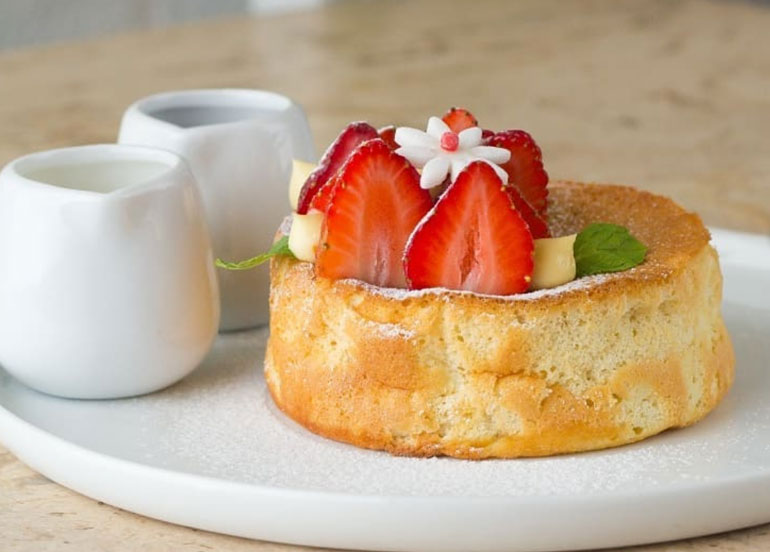 le-petite-souffle-strawberry-pancake