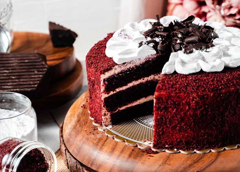 red velvet cake, fraiche patisserie