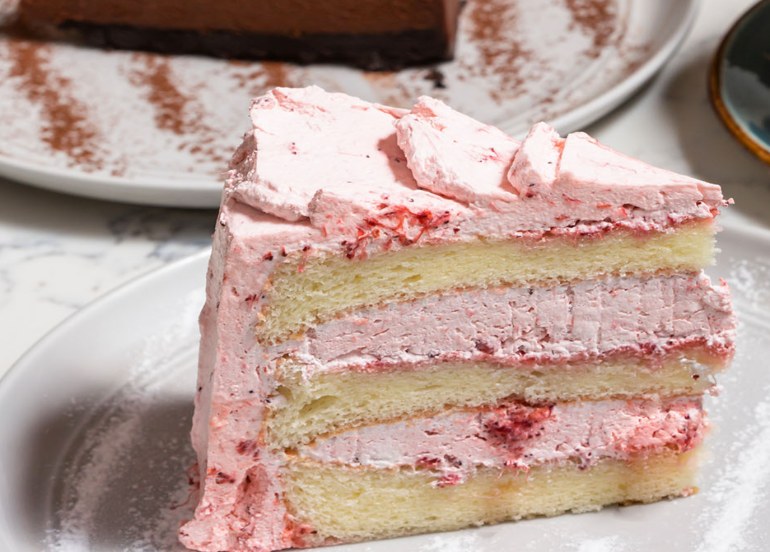 nono's strawberry shortcake slice