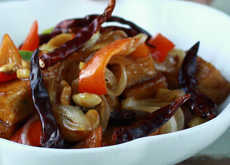 Tamarind Taste of Thai Stir-Fried Tofu with Cashew Nuts & Roasted Chillis