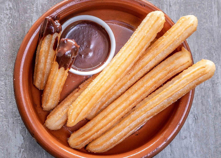 cioccolata-churros-cinnamon-sugar