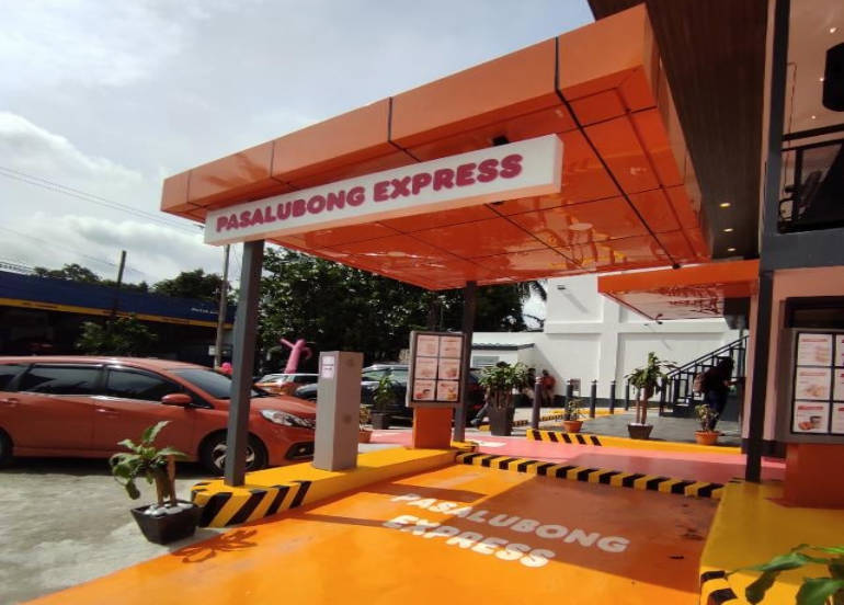 Dunkin' Donuts bike thru timog