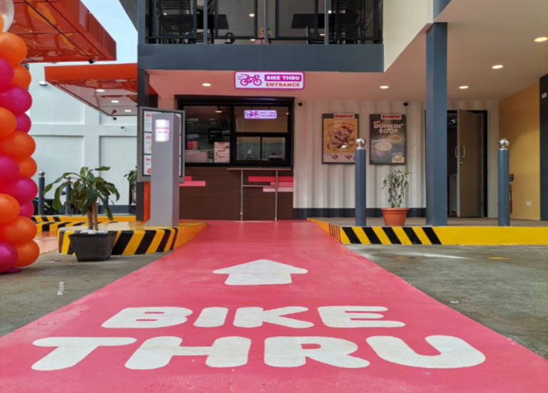 Dunkin' Donuts bike thru timog