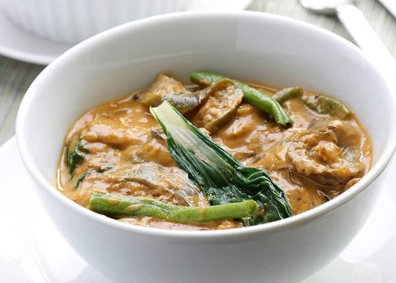 Corner Tree Cafe Plant Based Kare-Kare