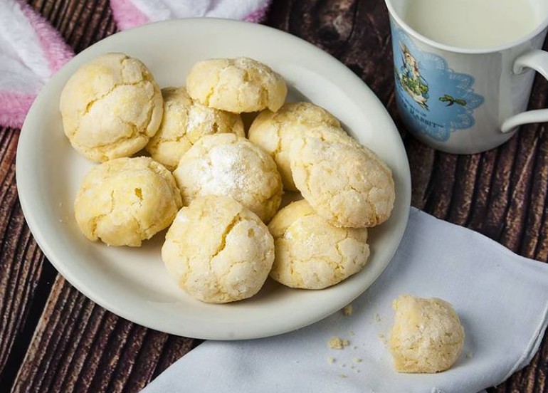 Czarina's Kitchen Lemon Crinkle Cookies