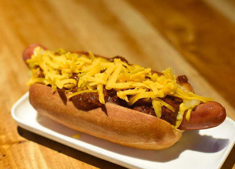 pinky's hotdogs chili cheese