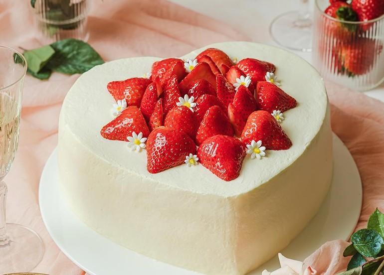 saint anne cakes manila strawberry heart