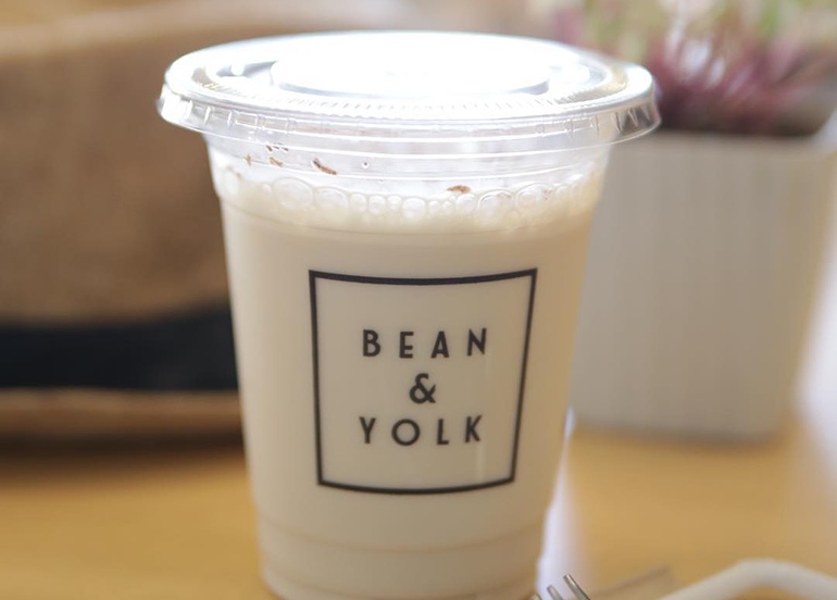 bean and yolk chai latte