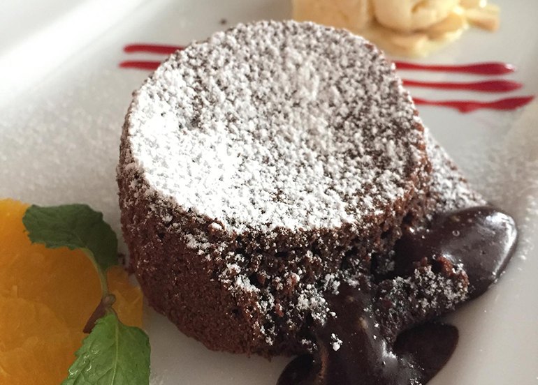 cirkulo restaurant warm chocolate truffle cake