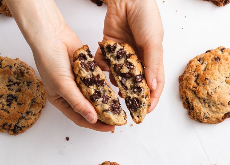 levain bakery chocolate chip cookie