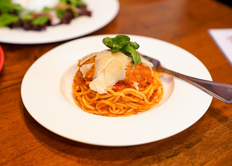 gino's brick oven pizza spaghetti and meatballs