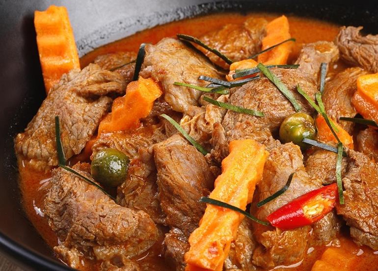 mango tree beef in red curry