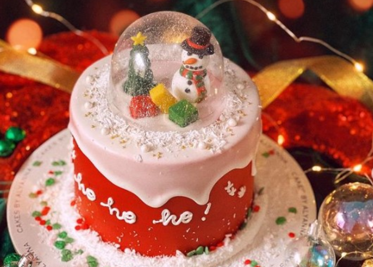 cakes by alyanna snow globe christmas cake