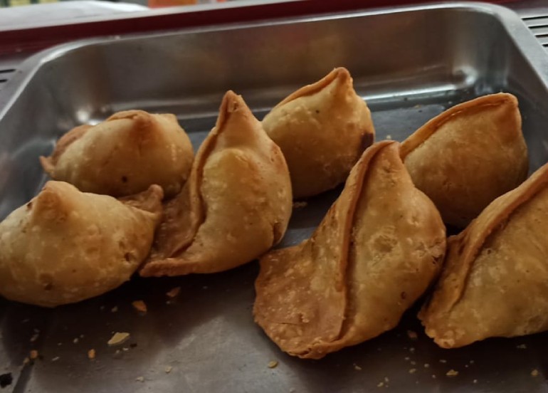 anmol samosa