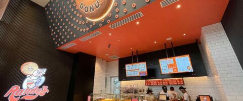 Randy’s Donuts Opens First Branch in Makati!