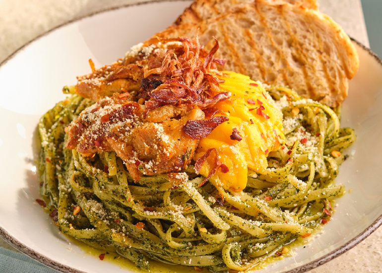 brunch bureau pesto chicken mango