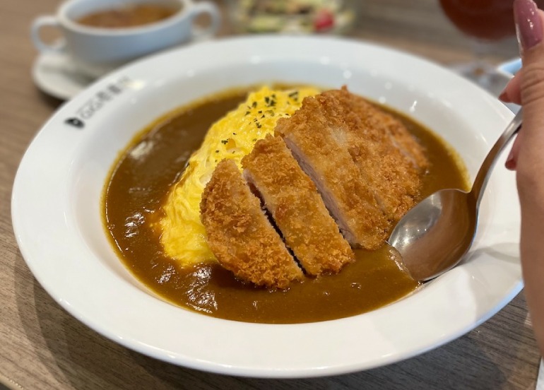 coco ichibanya pork cutlet curry omelette