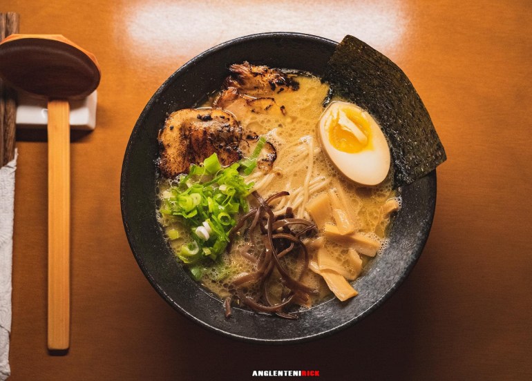 ramen wave tonkotsu style ramen